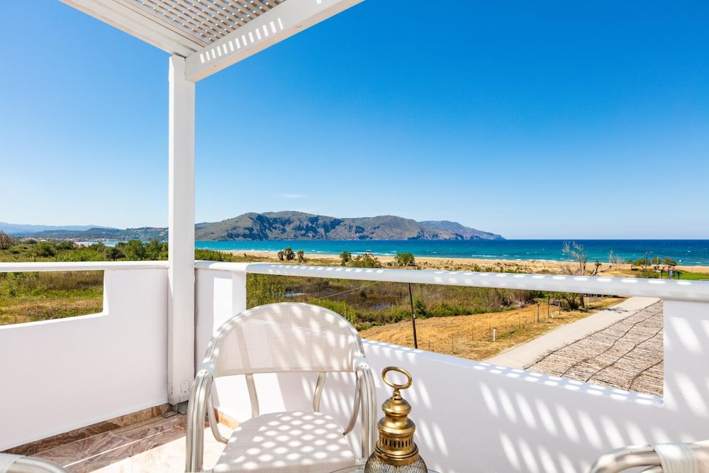 pinelopi beach suites