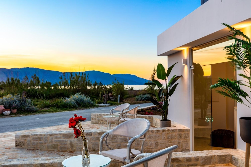 pinelopi beach suites