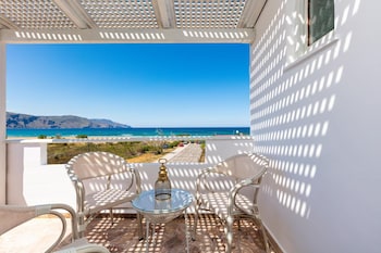 pinelopi beach suites