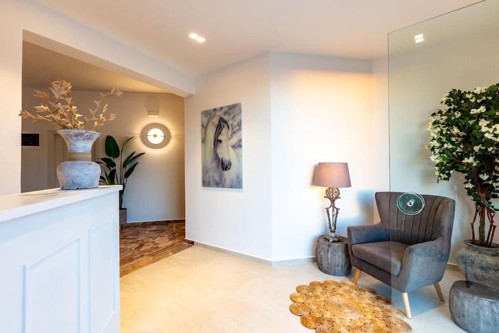 pinelopi beach suites