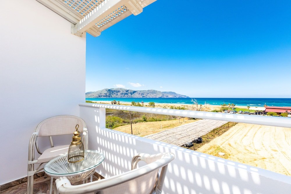 pinelopi beach suites