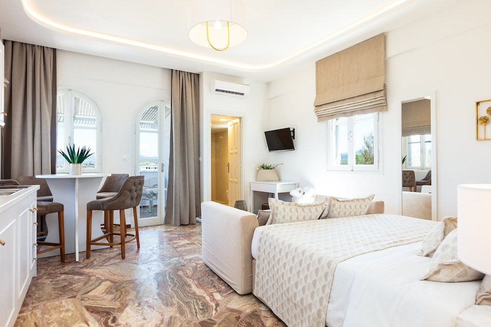 pinelopi beach suites