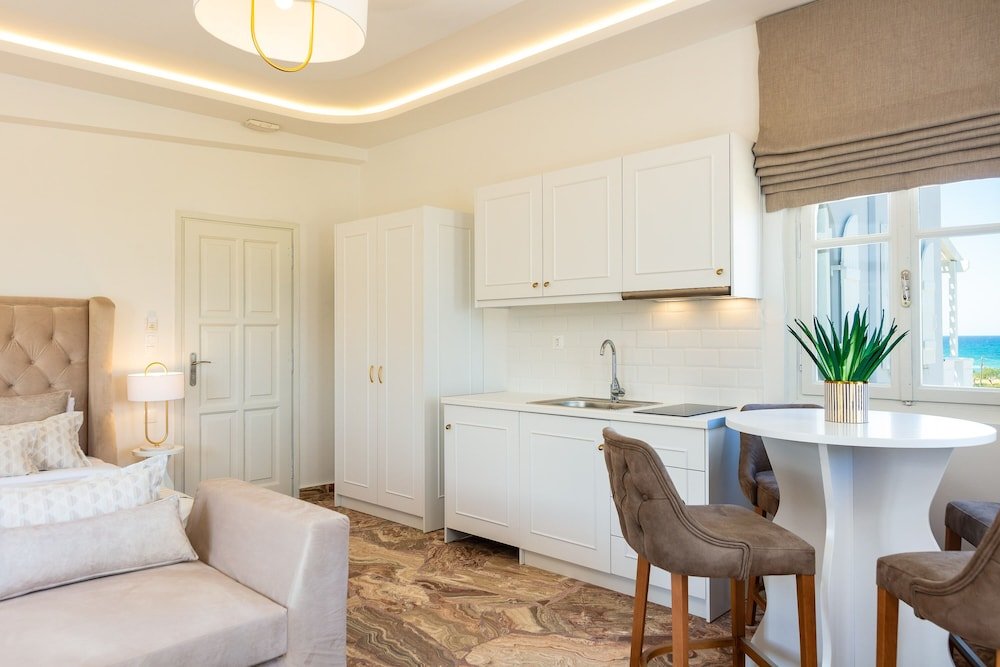 pinelopi beach suites