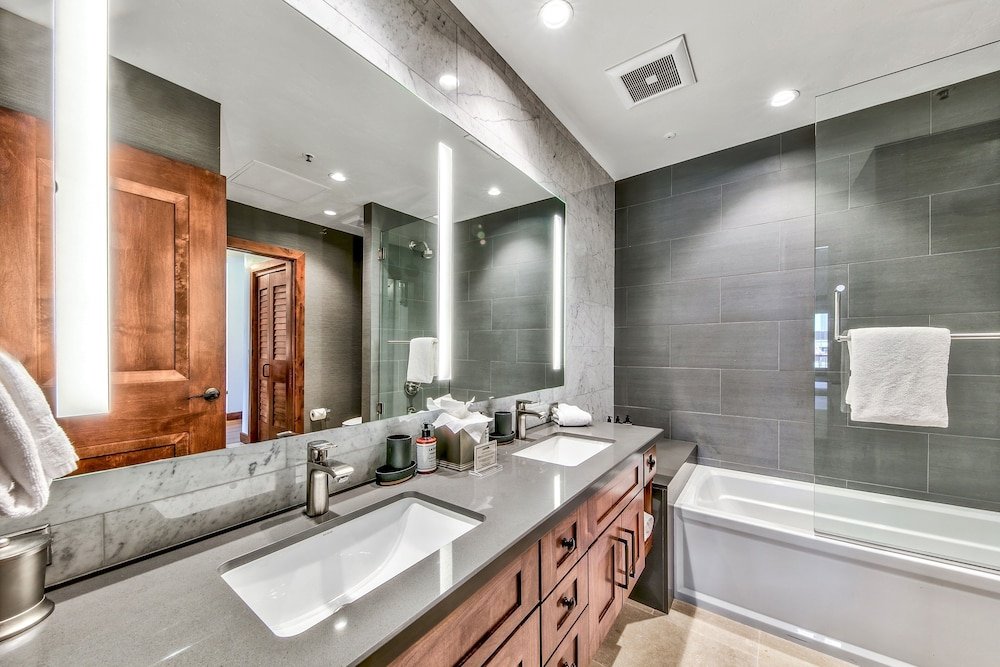 2 br 2 ba luxury condo walk to south lake tahoe