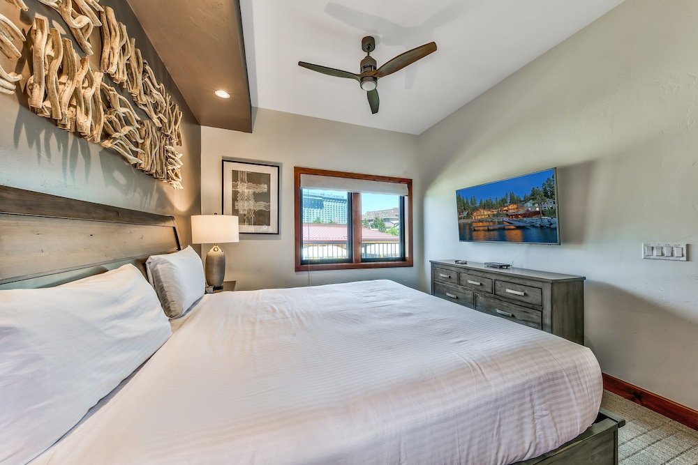 2 br 2 ba luxury condo walk to south lake tahoe