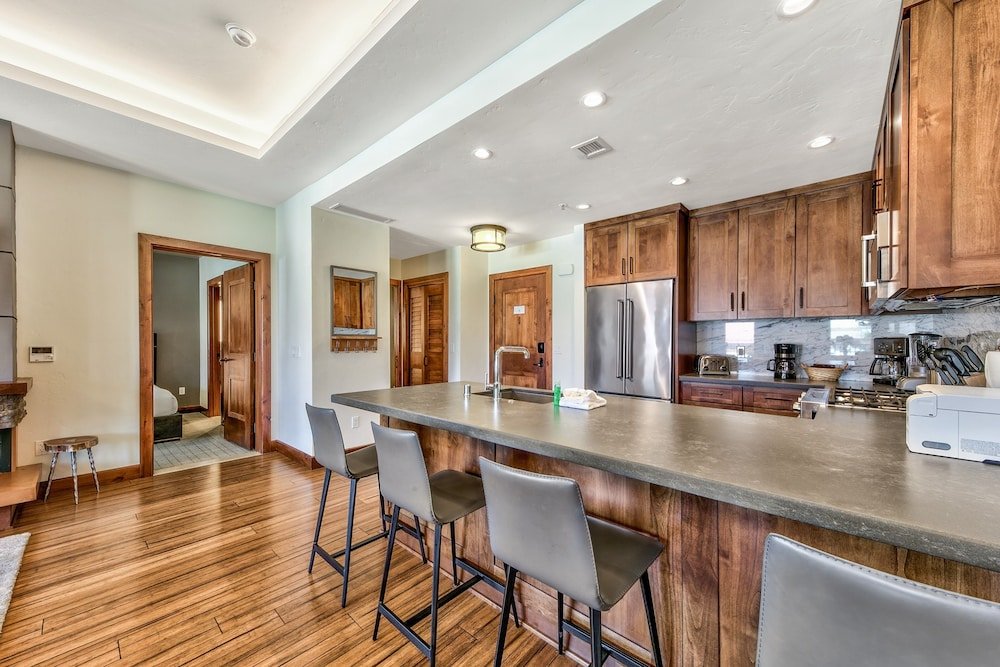 2 br 2 ba luxury condo walk to south lake tahoe