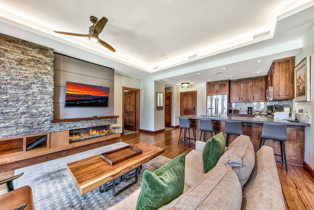2 br 2 ba luxury condo walk to south lake tahoe