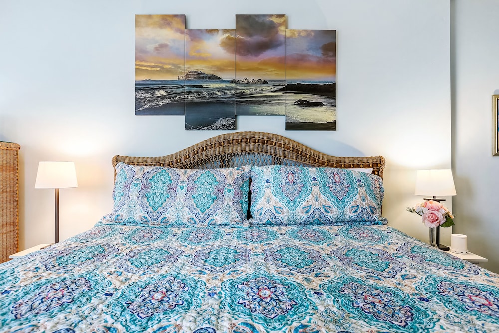 boardwalk condos by hosteeva