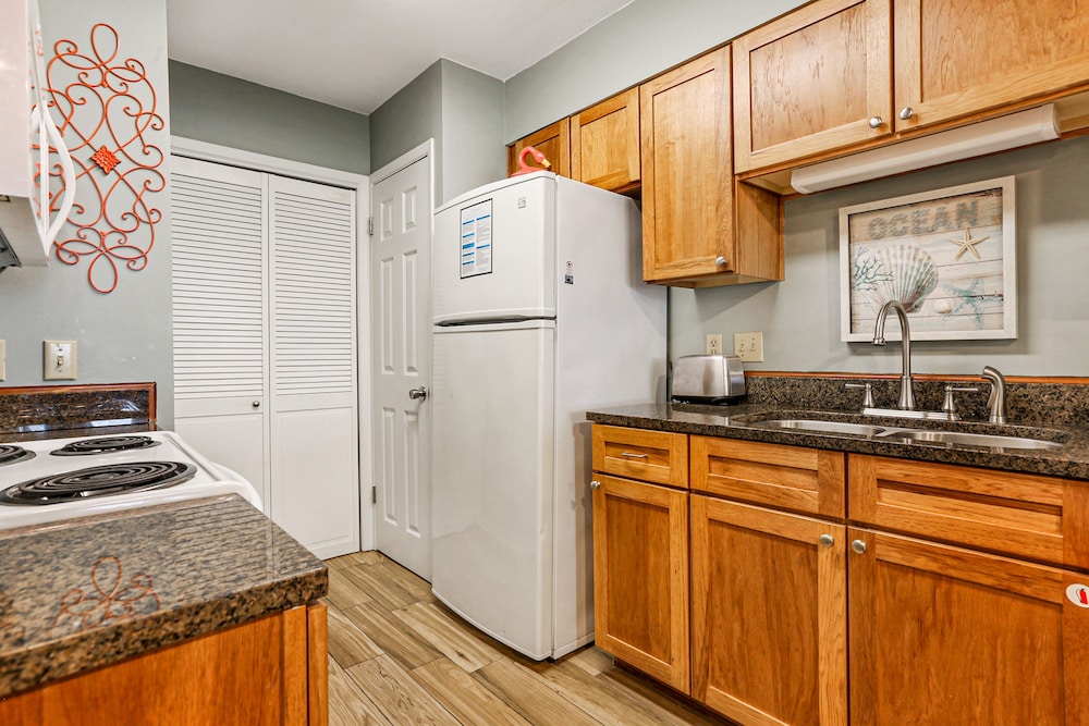 boardwalk condos by hosteeva