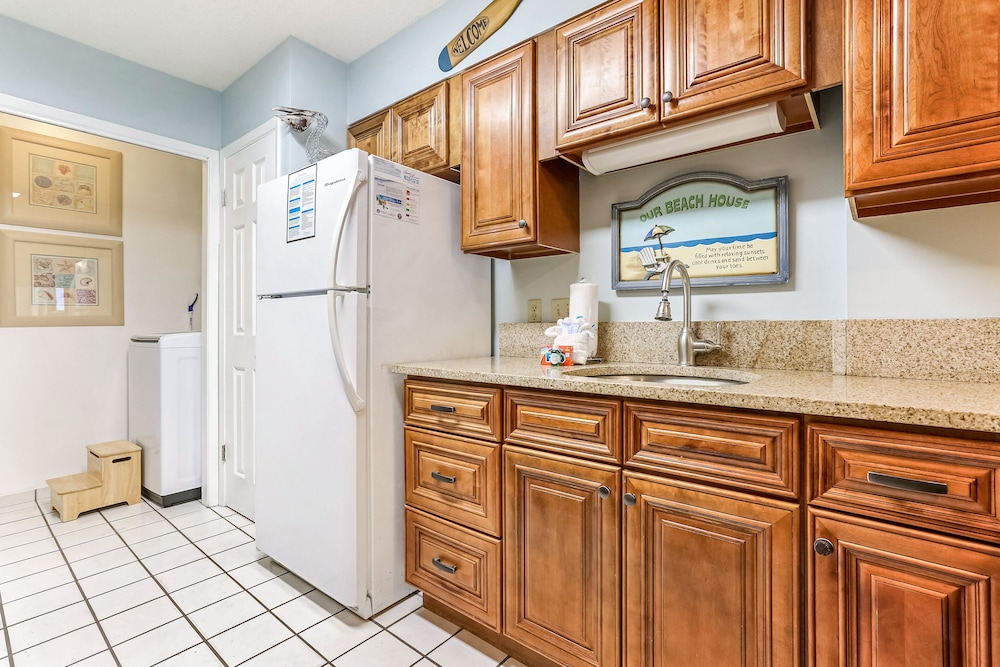 boardwalk condos by hosteeva