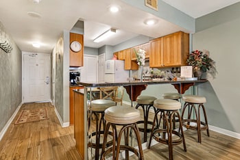 Boardwalk Condos By Hosteeva,,3.5 star