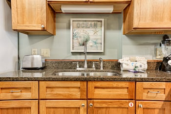 Boardwalk Condos By Hosteeva,,3.5 star