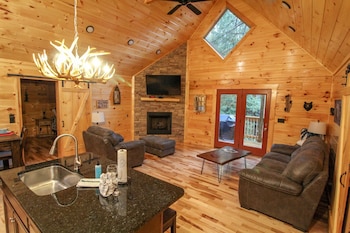 210 cubs in the treetops 2 bedroom home by redawning