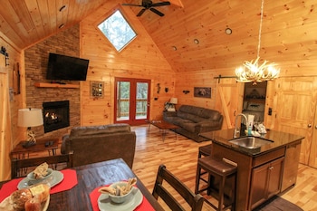 210 cubs in the treetops 2 bedroom home by redawning
