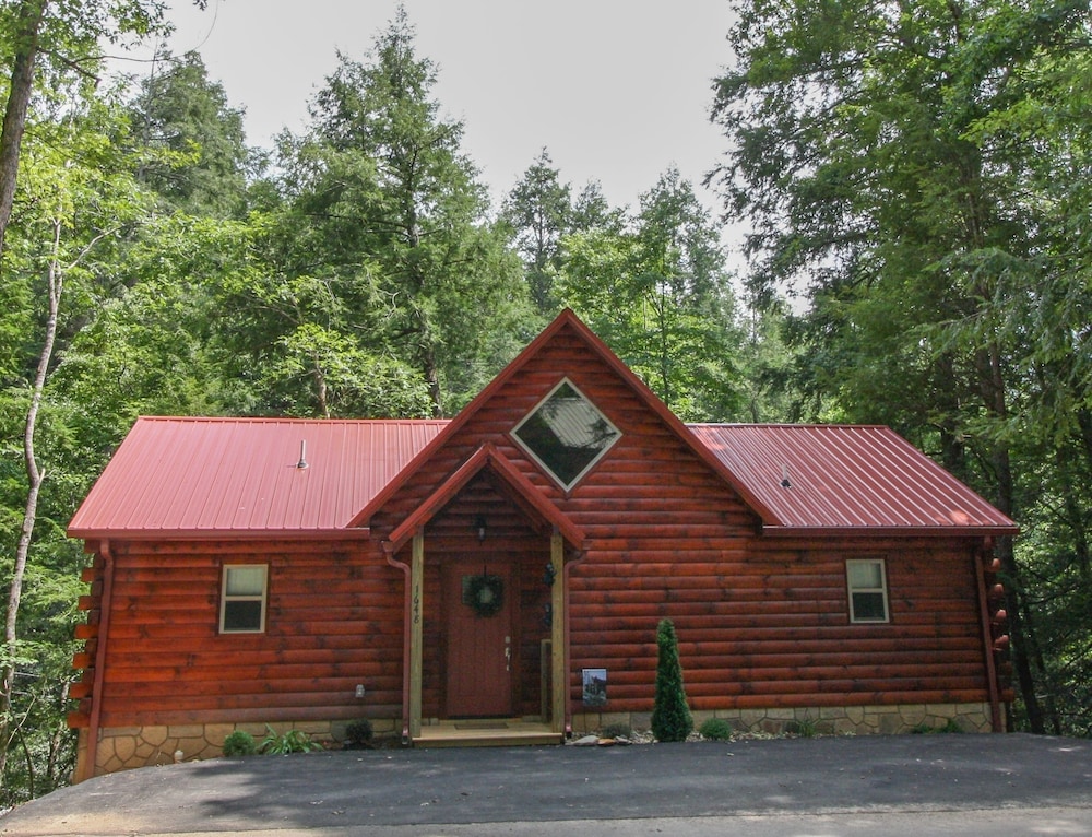 210 cubs in the treetops 2 bedroom home by redawning