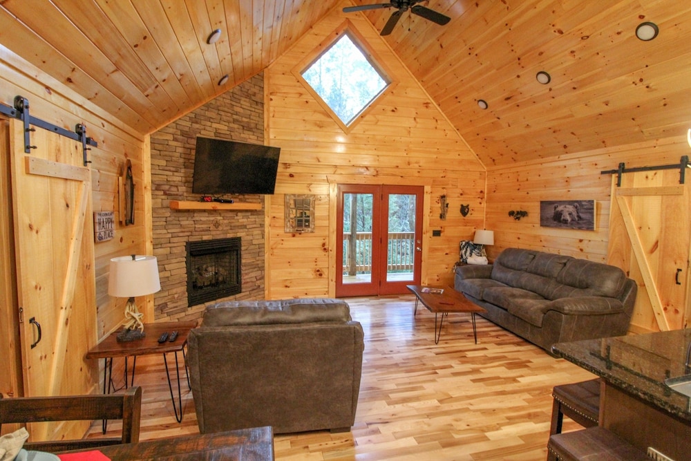 210 cubs in the treetops 2 bedroom home by redawning