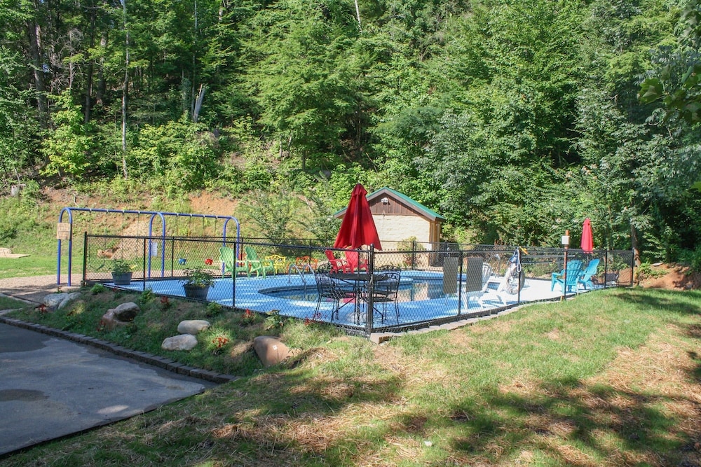 210 cubs in the treetops 2 bedroom home by redawning