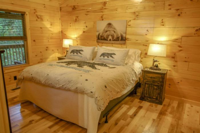 210 cubs in the treetops 2 bedroom home by redawning