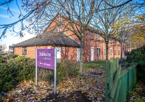 stables inn aintree