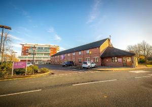 stables inn aintree