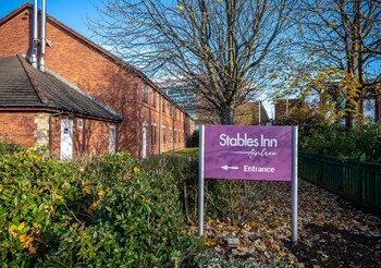 stables inn aintree