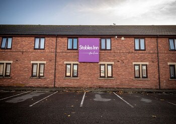 stables inn aintree