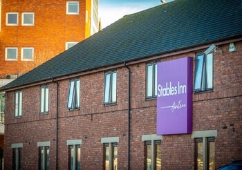 stables inn aintree