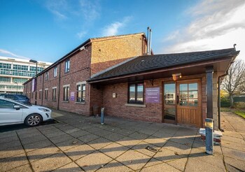 stables inn aintree