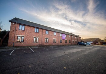 stables inn aintree