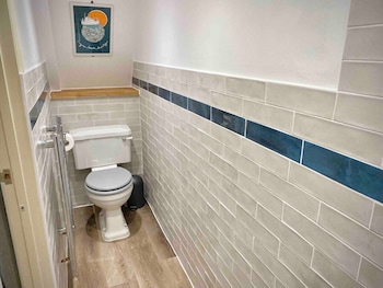 the georgian loft apartment central bath