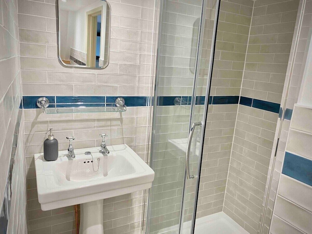 the georgian loft apartment central bath