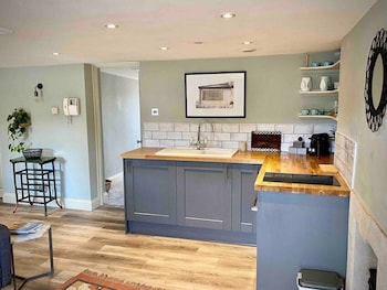 the georgian loft apartment central bath