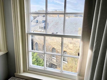 the georgian loft apartment central bath
