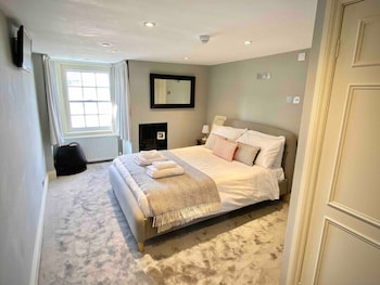 the georgian loft apartment central bath