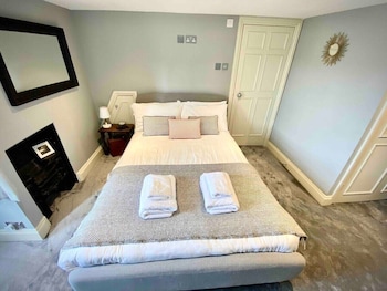 the georgian loft apartment central bath