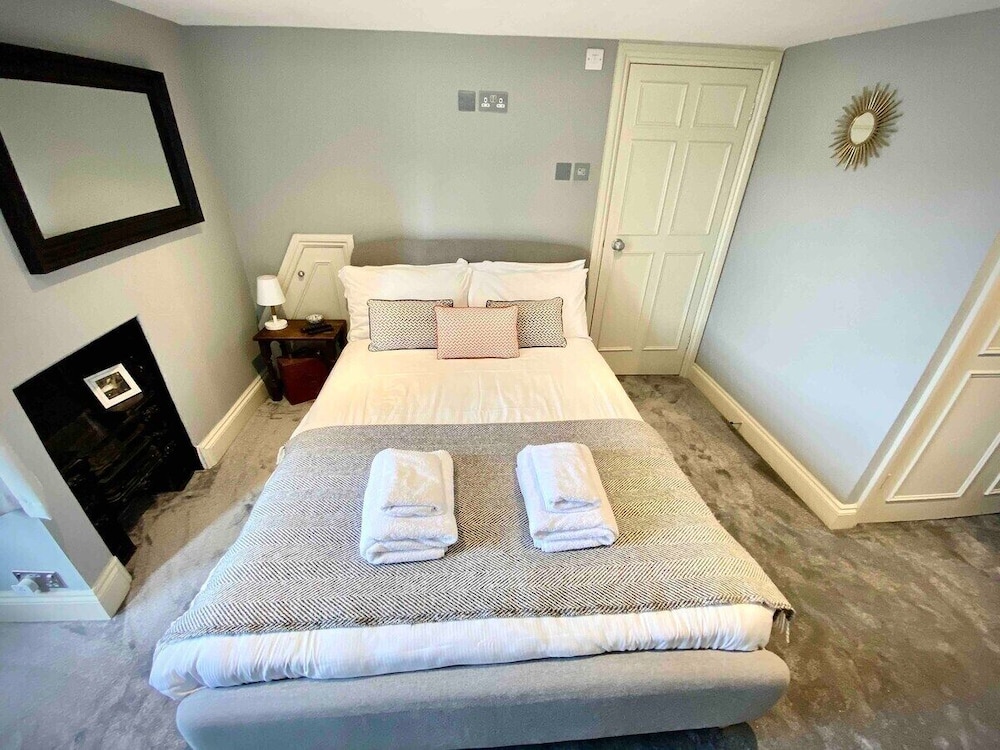 the georgian loft apartment central bath