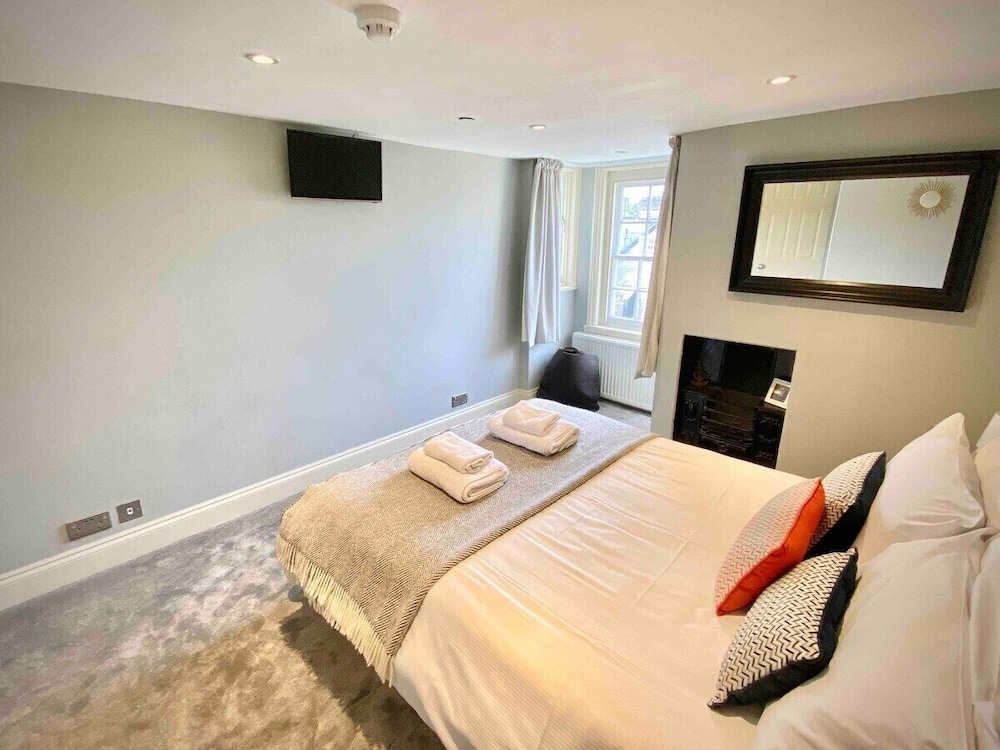 the georgian loft apartment central bath