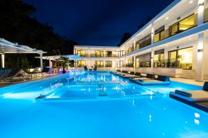 avaton luxury resort