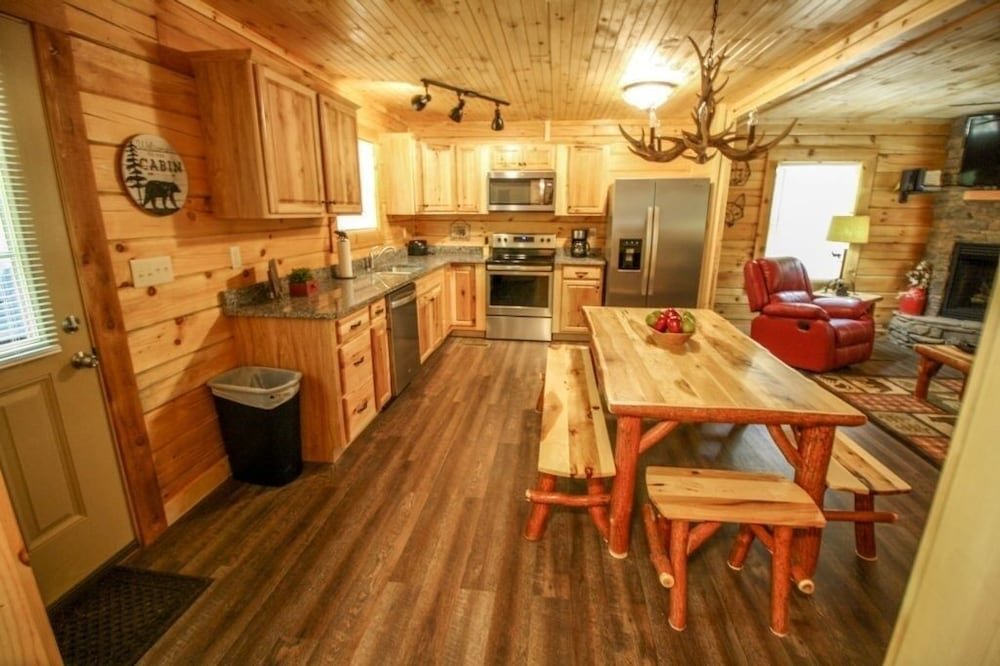 270 black bear 3 bedroom cabin by redawning