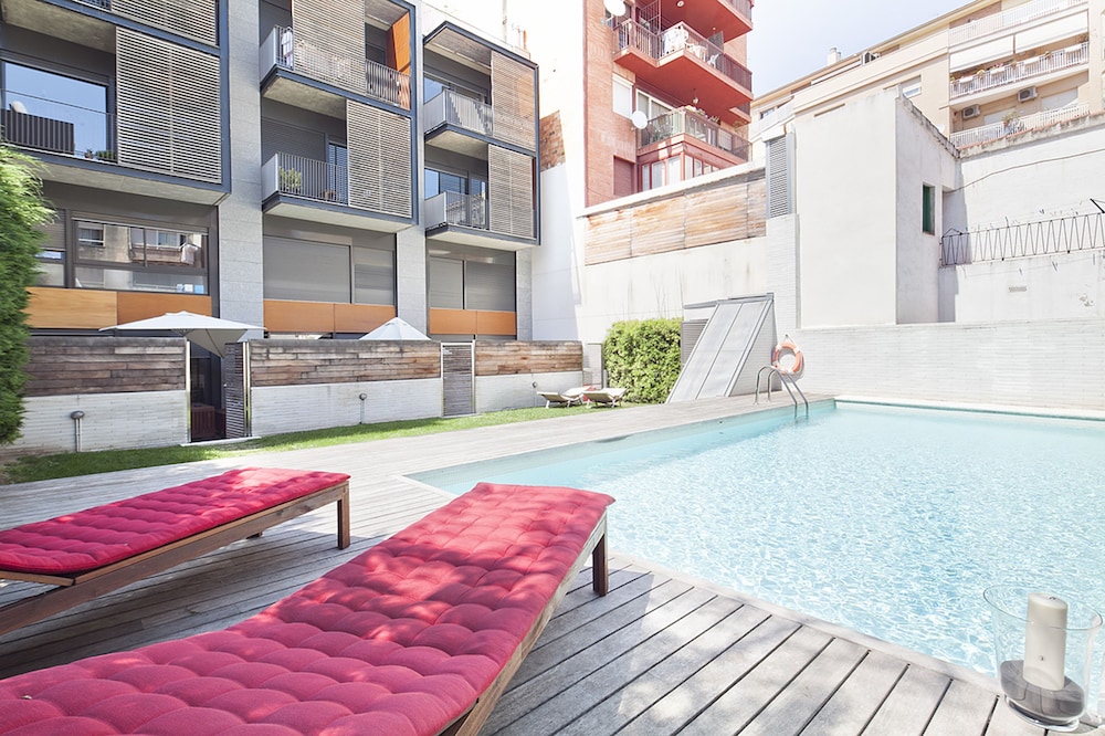msb pool with terrace