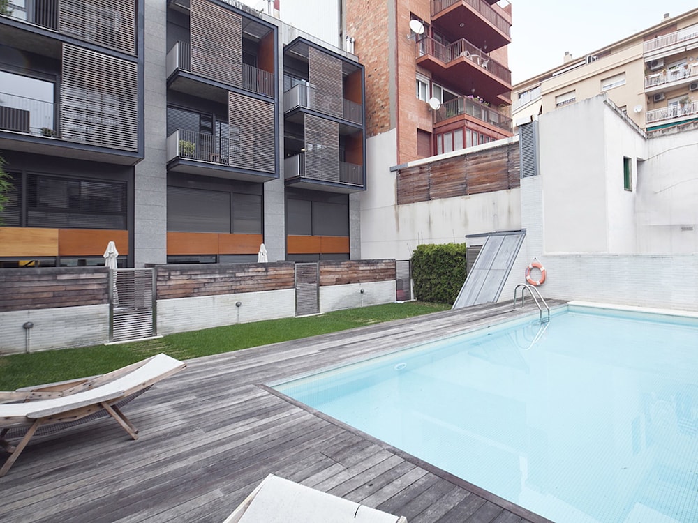 msb pool with terrace