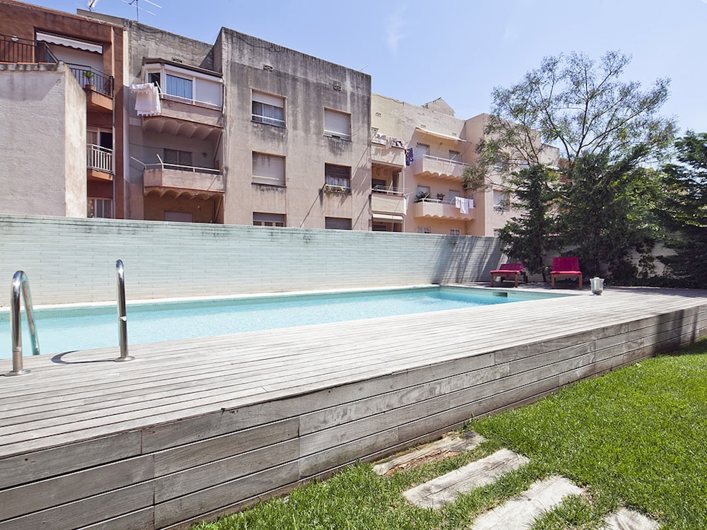 msb pool with terrace