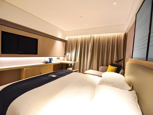echarm hotel kunming colorful yunnan chunrong street metro station