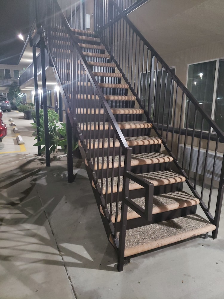 portofino inn burbank