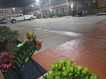 portofino inn burbank