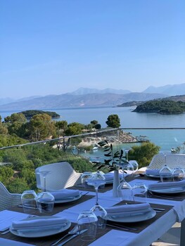 hotel olive ksamil