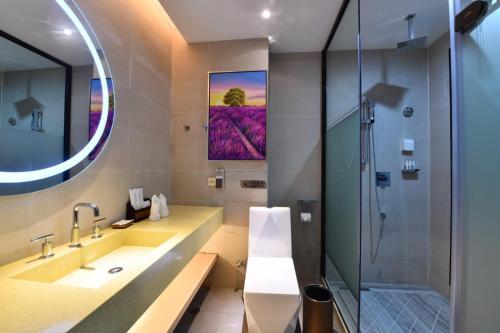 lavande hotel huizhou high speed railway south station wanlian square