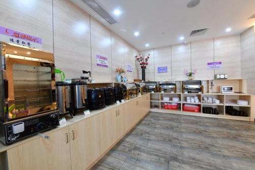 lavande hotel huizhou high speed railway south station wanlian square