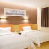 7days premium shijiazhuang east railway station shenghe square branch