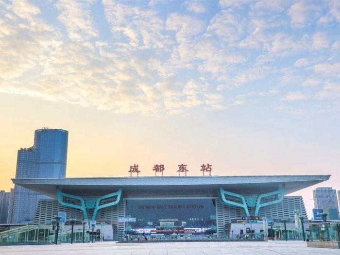 7days premium chengdu east railway station subway station branch
